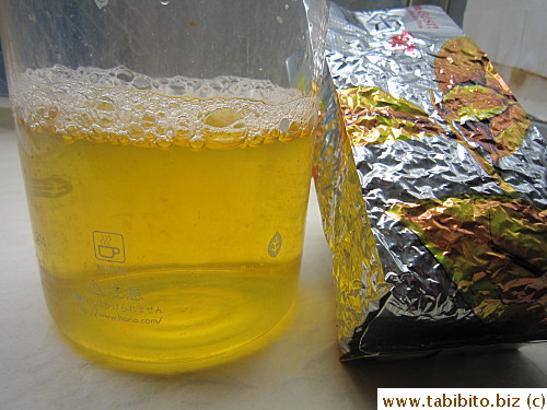 Both kinds of tea taste similar: light, fragrant and delicate