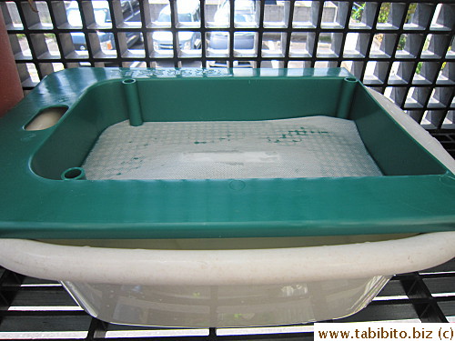 I don't have a planter that fits underneath the tray,