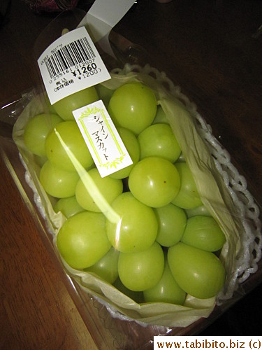 Shine Muscat grapes