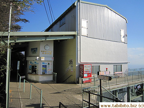 A short easy walk takes me to the ropeway station