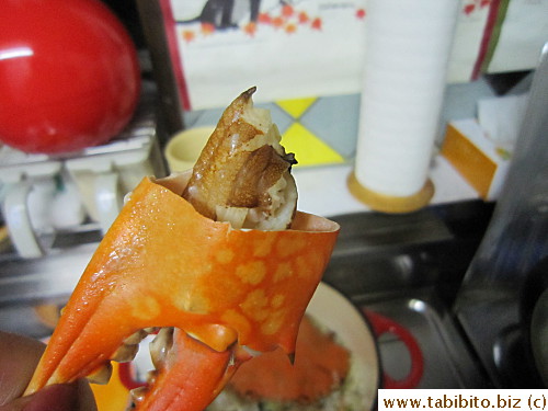 Claw meat that has shrunk so much indicates a not-so-fresh crab
