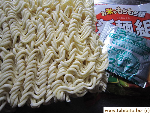 Noodles and seasoning