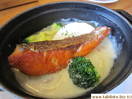 Panfried salmon in cream sauce