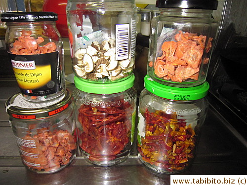 Dehydrated some carrots, mushrooms, peppers and tomatoes
