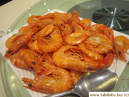 Blanched live prawns