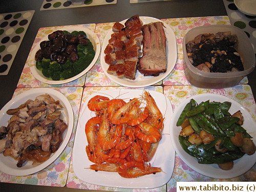Chinese New Year dinner at Peter's, mom brought over the braised pork knuckle and cooked prawns from a dad's friend