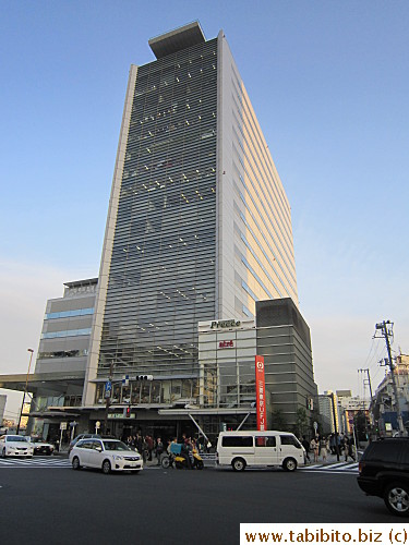 A building across Meguro Station where KL got off to go to Arco Tower