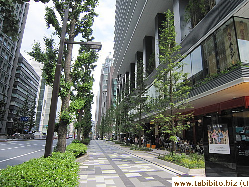 Clean and wide streets in front of the building and the surrounding area