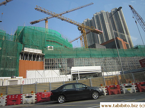 On the way there saw MTR Austin Station under renovation, entire building covered in typical bamboo scaffolding. Ahhhh, Hong Kong, good to be back