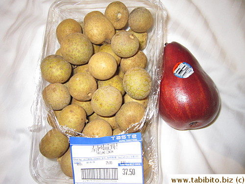 Hong Kong is such a great place to get fruit.  Longan in Dec!