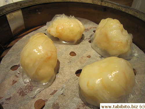 Top-notched prawn dumplings, thumbs up!