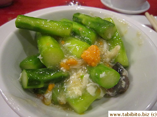 Asparagus with crab meat and roe