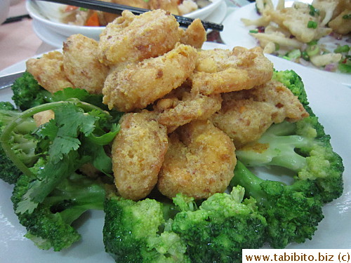 Deep fried prawns with a salted egg yolk coating