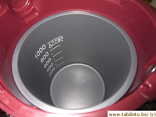 Being a rice cooker manufacturer, their kettle interior also looks and feels like a rice pot