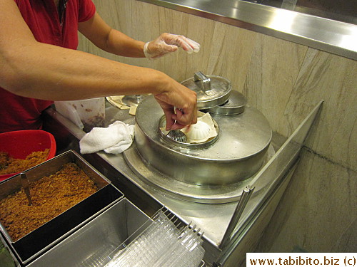 Steaming the kueh