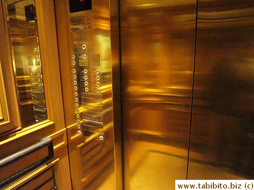 Retro style elevator