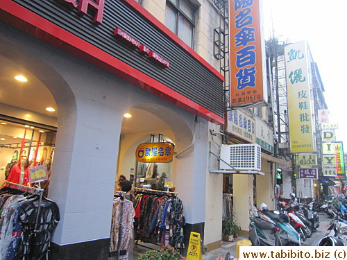 Says wholesale on the sign, they do retail as well