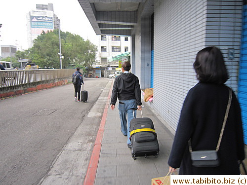 At the agreed-upon time, he came back and off we went. He offered to take my suitcase