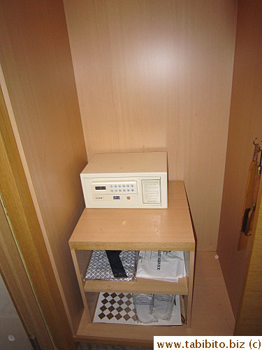 Layout of the room is about the same as Holiday Inn