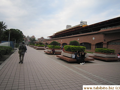 Nice big Tamsui Station (MRT)