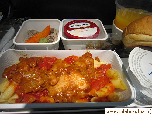 Taipei to Tokyo lunch. Chicken pasta was actually very yummy