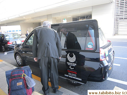 we took a cab from home all the way to Haneda Airport instead of the usual Shinjuku