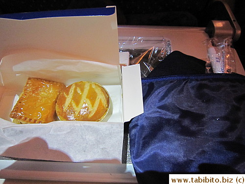 Connecting a red eye flight from Singapore to Sydney.  Pastry snacks and a hygiene bag