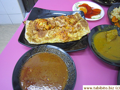 Chicken Murtabak also came with sauce