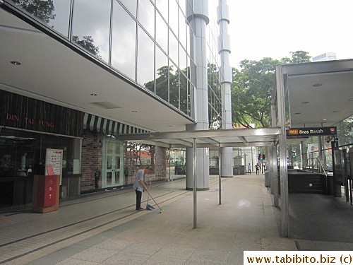 A coupla minutes away is the Circle Line MRT station and Ding Tai Fung